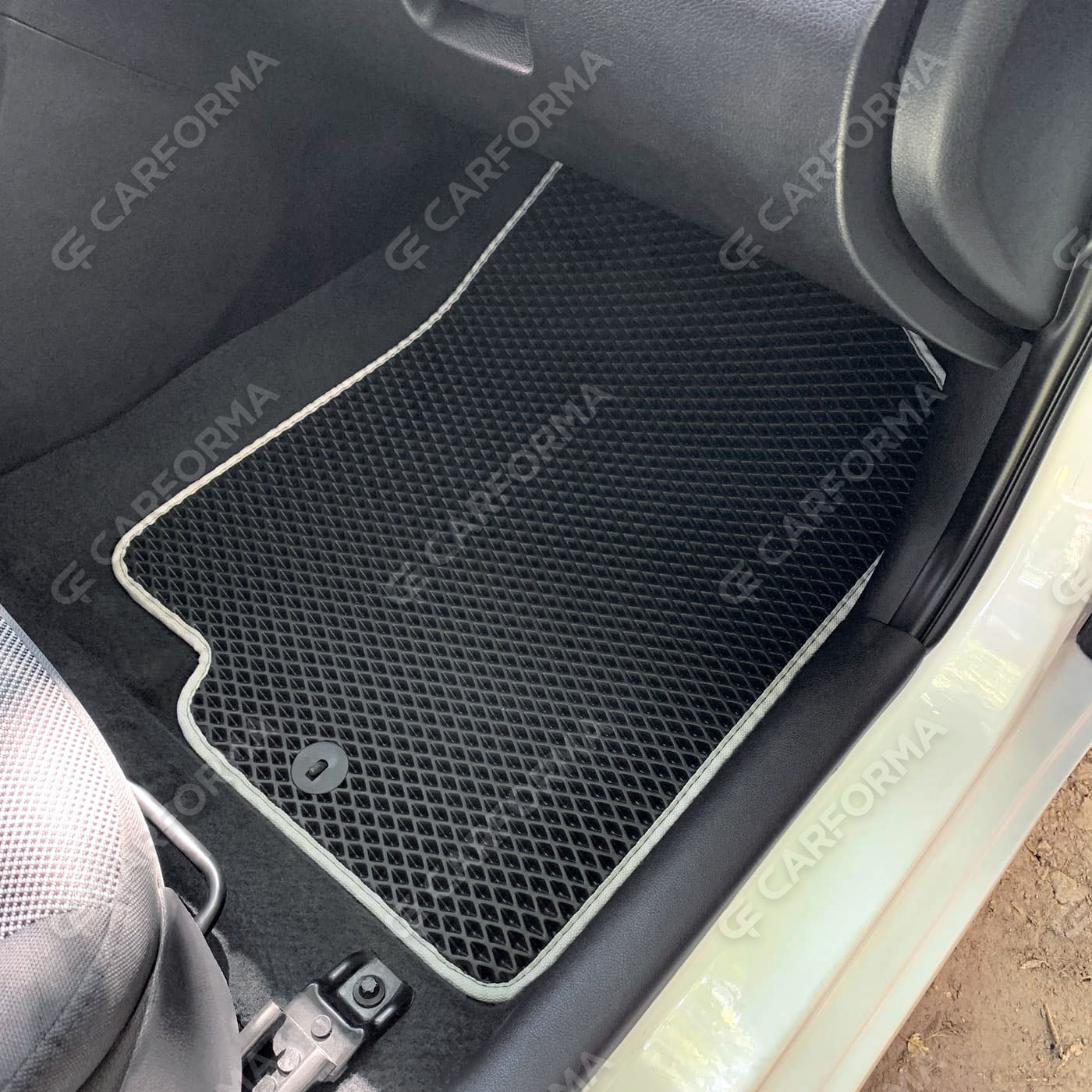 Коврики на Hyundai Solaris I 2010&nbsp;-&nbsp;2017 в Ульяновске